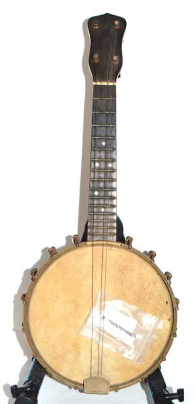 May Bell Banjo 1920s needs a little work Good Condition case.