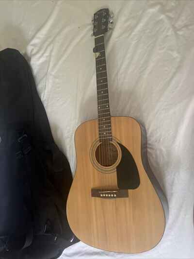 Fender FA-100 Parlor Acoustic Guitar Great Condition with Case.