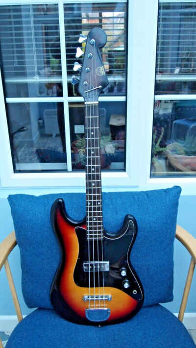 Hondo (Teisco) Vintage Short-Scale Bass Guitar