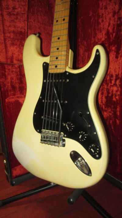 Vintage 1977 Fender Stratocaster White