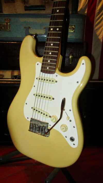 1983 Fender Stratocaster White w Original Case and Manual