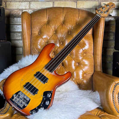 1987 Music Man Sabre Vintage Fretless Bass Guitar W /  Case!