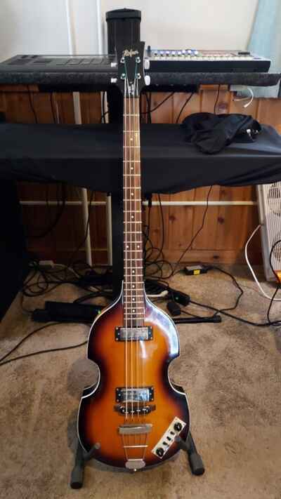 Awesome Condition Hofner Ignition Bass! Comes with Case!