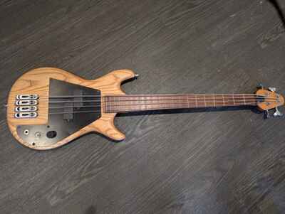 Gibson style grabber bass