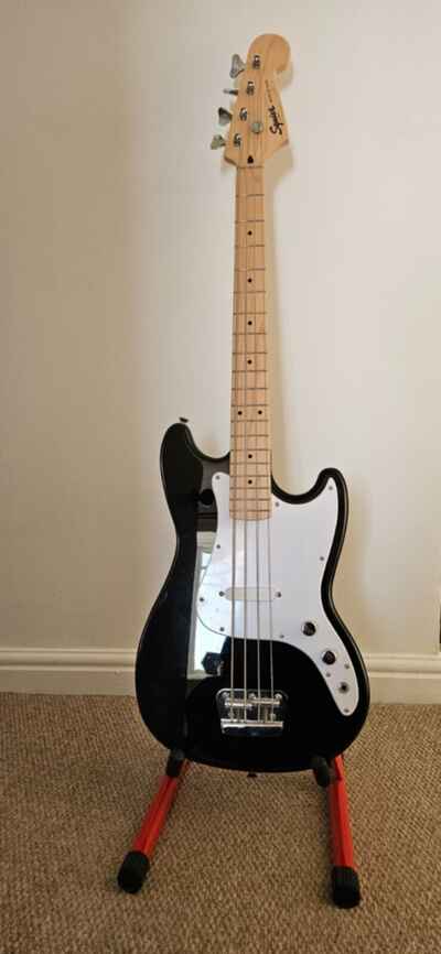 Squier Affinity Bronco Bass, Black, by Fender - stand and cable included