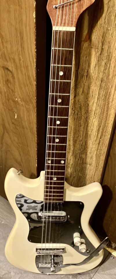 Winston Kawai Mid1960??s offset Winston with hound dog pickup great Guitar