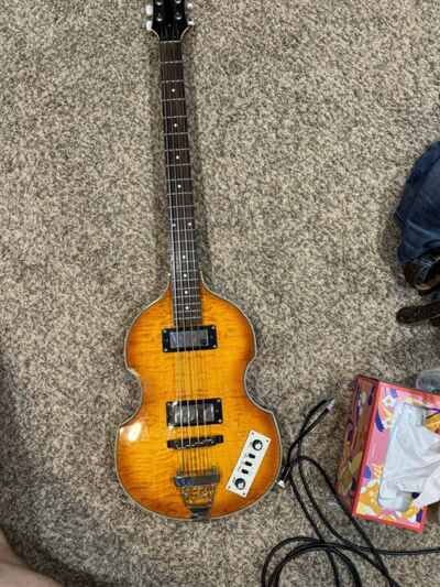Hofner Copy Beatles Bass (Galveston) + case