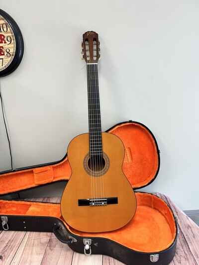 Goya G110 Guitar. W /  Vintage Original Hard Case, Orange Interior. 1970s.