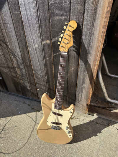 1959 1960 Fender Duo-Sonic Electric Guitar