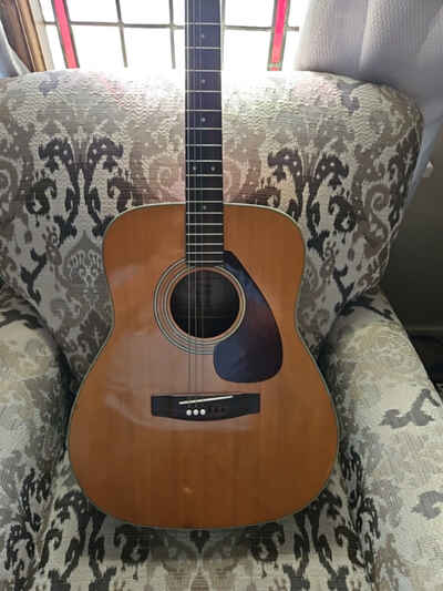 Vintage 1970s Yamaha FG-200 Acoustic Guitar, Taiwan made