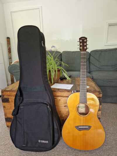 Yamaha CSF1M acoustic guitar in natural finish (includes case)