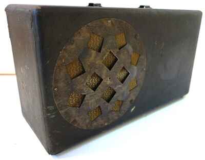 1936 SUPRO ELECTRIC AMP SERIAL #1337 VERY RARE EARLY PIEFACE SPEAKER COVER TYPE.