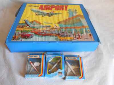 Ensemble de jeu vintage Lesney Matchbox aéroport avec skybusters 1973 étui de transport