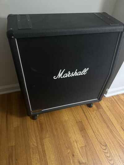 Marshall (1960A) 300 W 4x12 " " Angled Extension Cabinet