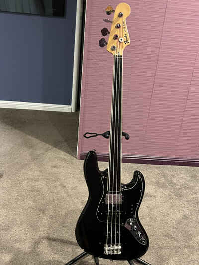 Fender jazz bass fretless vintage 1977 - 78 - customized with humbucker pickup