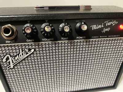 Vintage MT-10 Fender Mini Twin Battery Powered Amp 1W