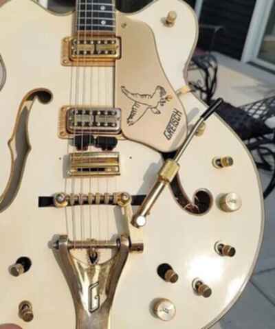 Vintage 1968 Gretsch white falcon guitar very good condition