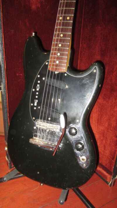 Vintage 1974 Fender Mustang Black w /  Original Hardshell Case