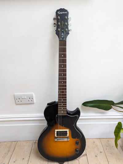 Epiphone Les Paul Junior Electric Guitar Sunburst with case
