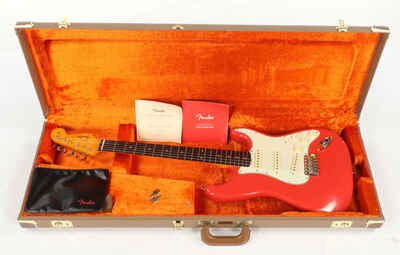 Fender American Vintage II 1961 Stratocaster Electric Guitar w / Case - Fiesta Red