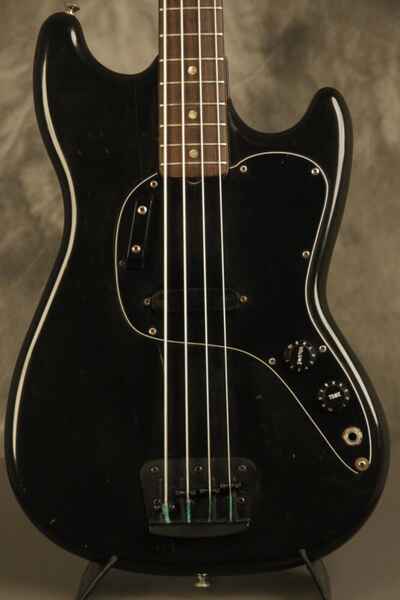 1978 Fender Musicmaster Bass Black w / AERO 4-pole pickup + Black tailpiece