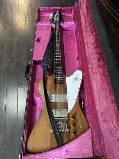 1977 gibson thunderbird w /  Hard case