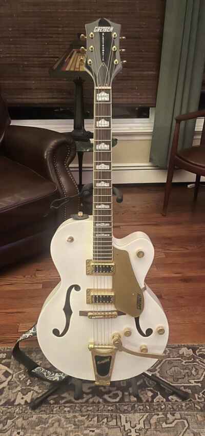 Gretsch G5420T Electromatic Hollow Body Bigsby, Vintage White w /  Case & Stand.