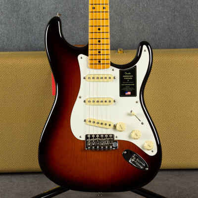 Fender American Vintage II 57 Stratocaster - 2 Tone Sunburst - Case - 2nd Hand