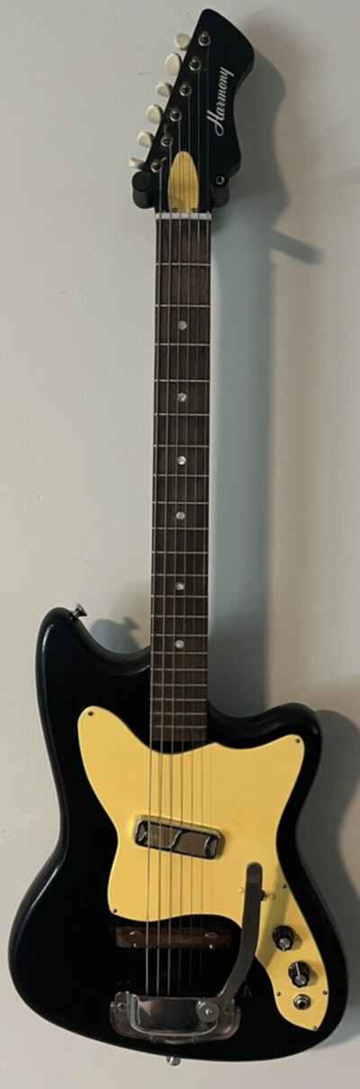 1964 / 65 Harmony Bobkat H14 Guitar - Gold foil pup, case, Tremolo - Plays Great