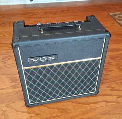 Vintage Vox V1011 Pathfinder Solid State Guitar Combo Amp Amplifier Lot 82-362