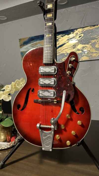 Silvertone Model  11454 Red Burst 1965 Vintage (1965) With Hard case