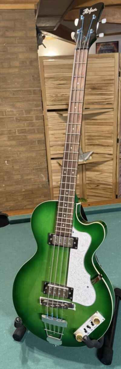 Hofner Model HI-CB-PE Electric Bass Guitar w /  Soft Case