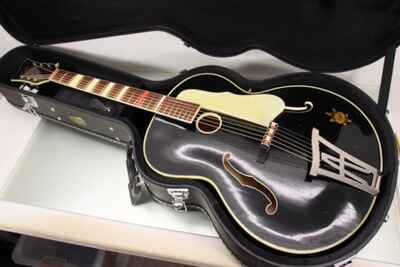 RAR Arnold Hoyer "Herr im Frack" Archtop Jazzgitarre Schlaggitarre  mit  Koffer