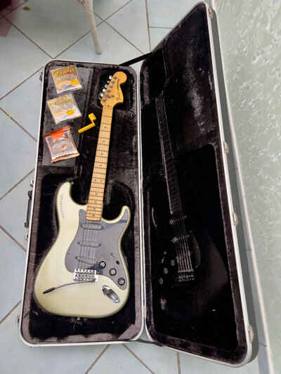 Fender 25th Anniversary Stratocaster 1979 - Silver + Fender Koffer