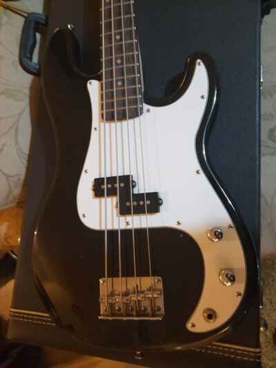 bass guitar used 4 string