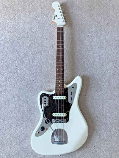 MIJ Traditional 1960s Fender Jaguar Left Handed Special Run in Arctic White