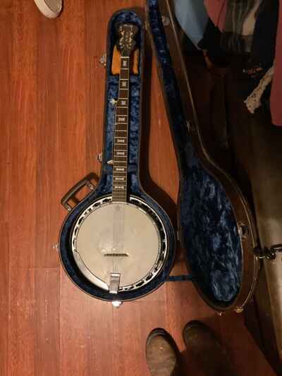 Alvarez 5 Star 5 String Banjo Vintage, Very Clean, Leather Hard Case 5 String.