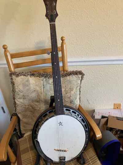 Beautiful profess Gibson five string banjo in excellent condition stand and case